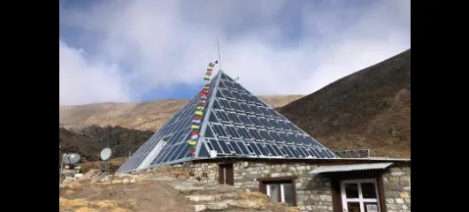Caleffi ai piedi dell'Everest